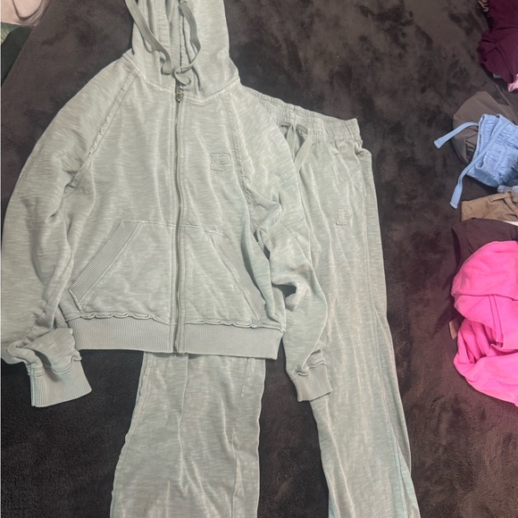 PINK Victoria's Secret sage green   Set with Zip-Up Jacket - Picture 2 of 5